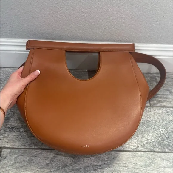 Women's Tan Crescent Leather Shoulder Bag - Picture 4 of 6